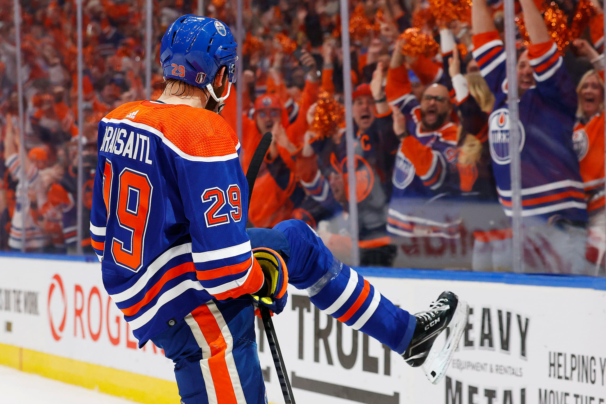 Edmonton Oilers Leon Draisaitl celebrates goal