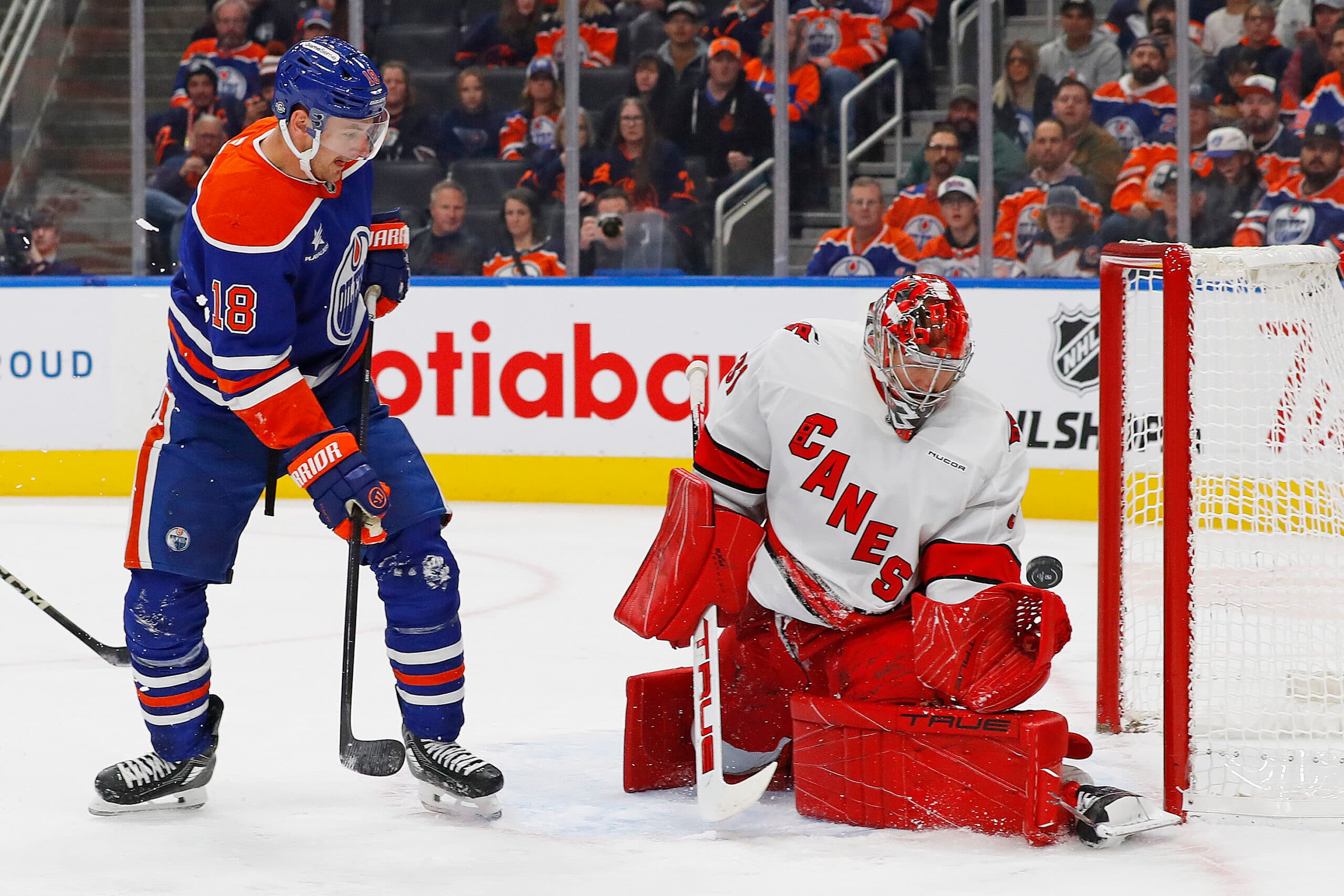 Edmonton Oilers Zach Hyman vs Carolina Hurricanes