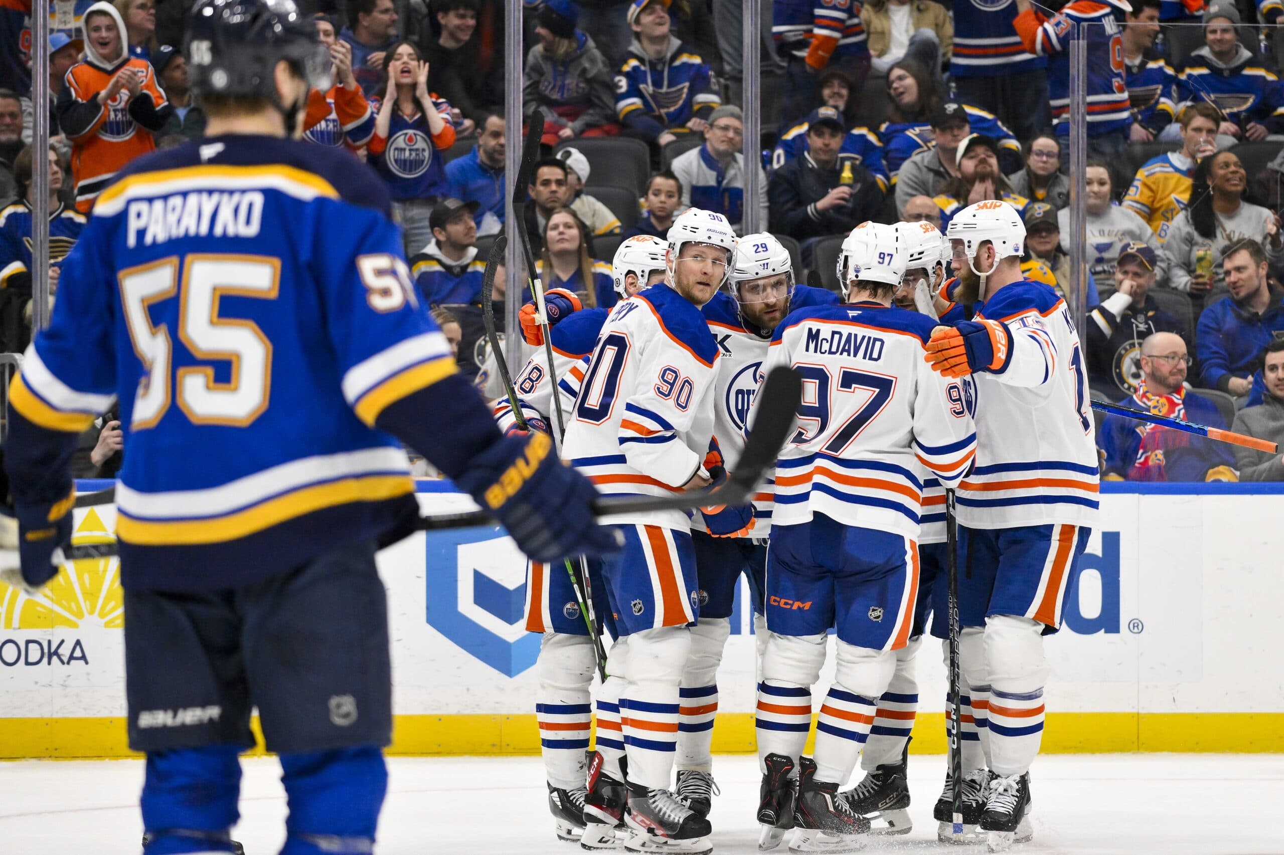 Edmonton Oilers celebrate goal vs St. Louis Blues